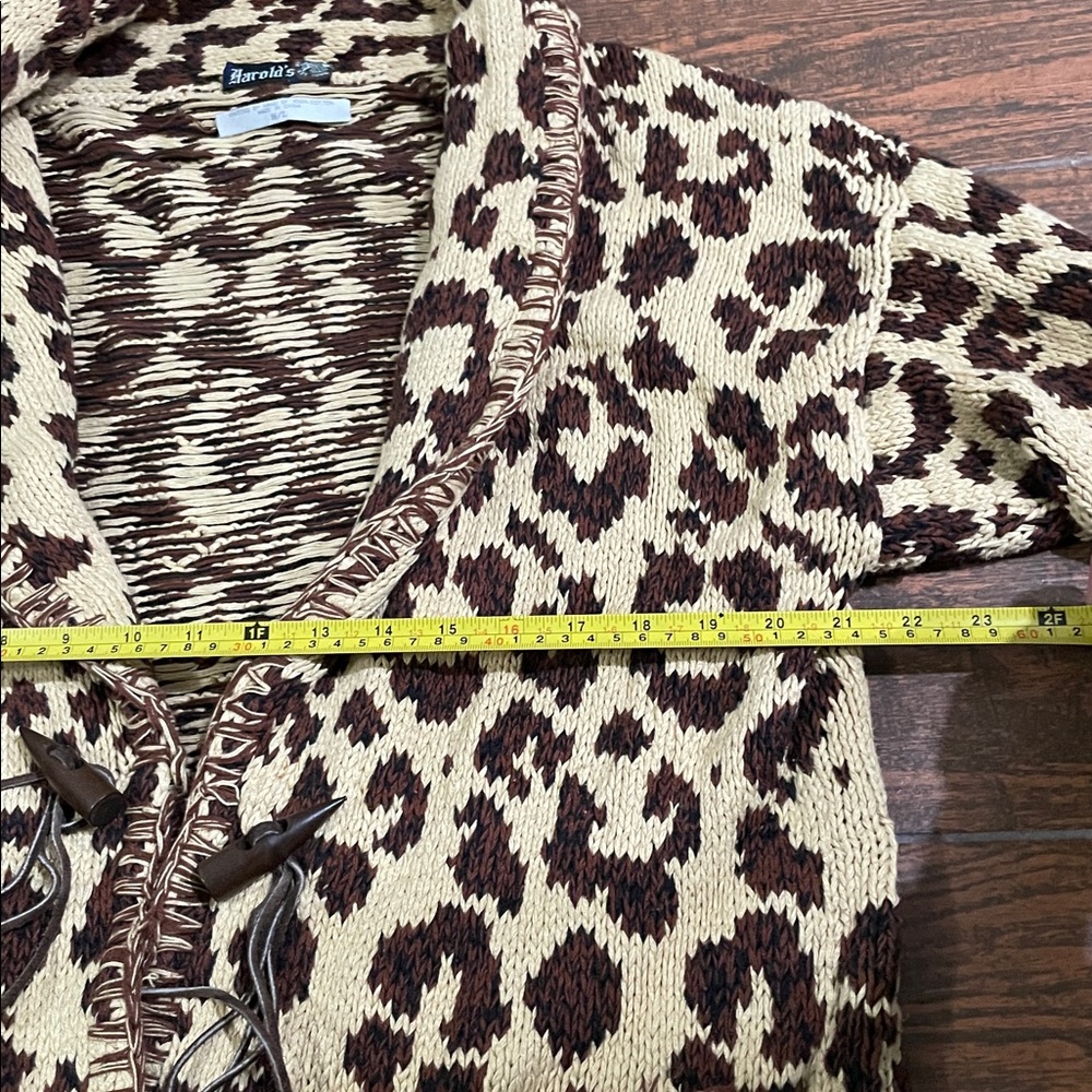 Harold’s vintage knitted by hand leopard grandpa sweater, whipped stitch design - Picture 4 of 8